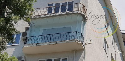 Безрамочное остекление балкона